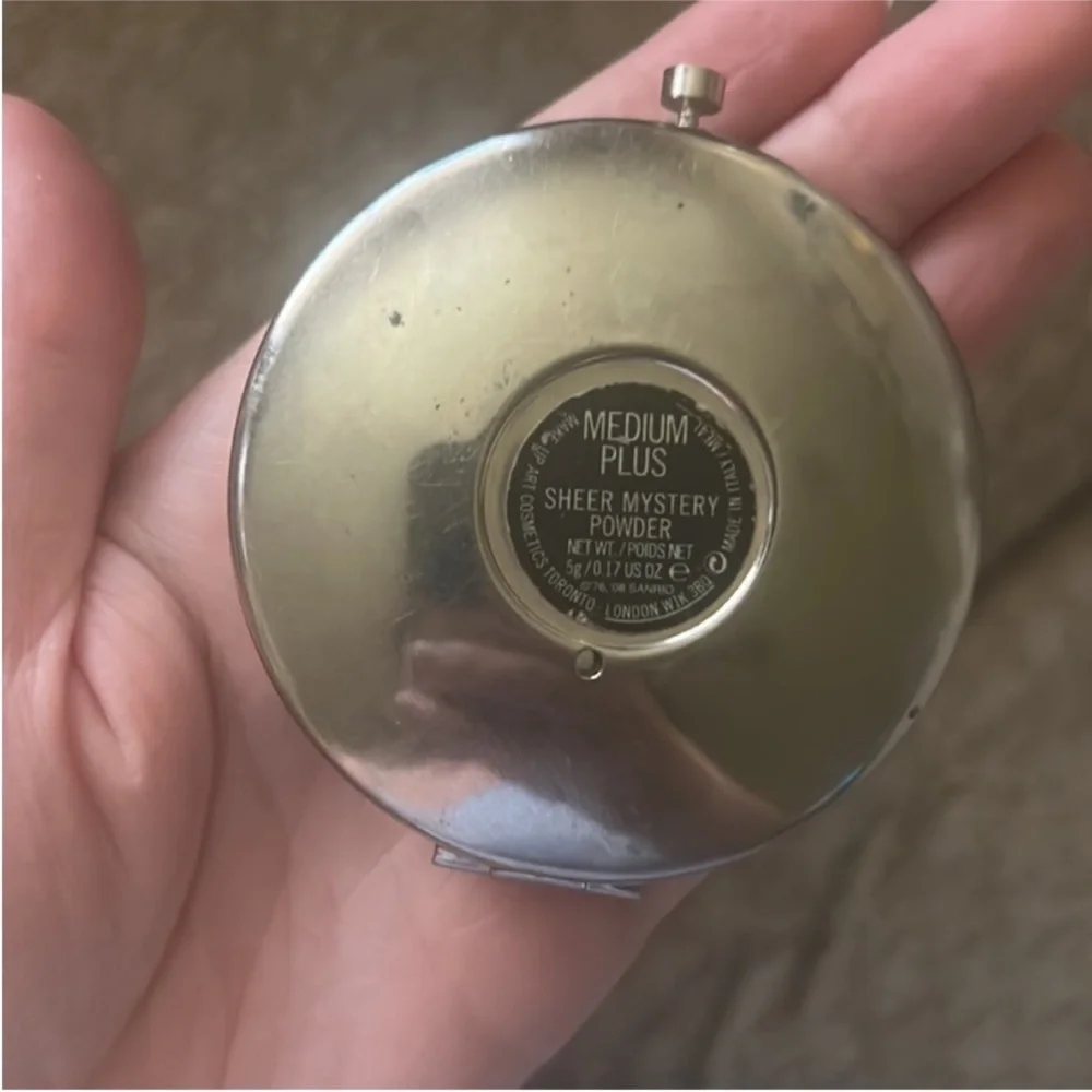 MAC Hello Kitty Compact Mirror Kouture medium plus sheer mystery powder Vintage